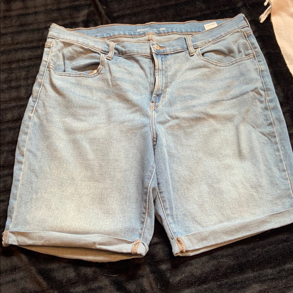 Old Navy WOW size 16 Bermuda length shorts stretch denim distressed light blue